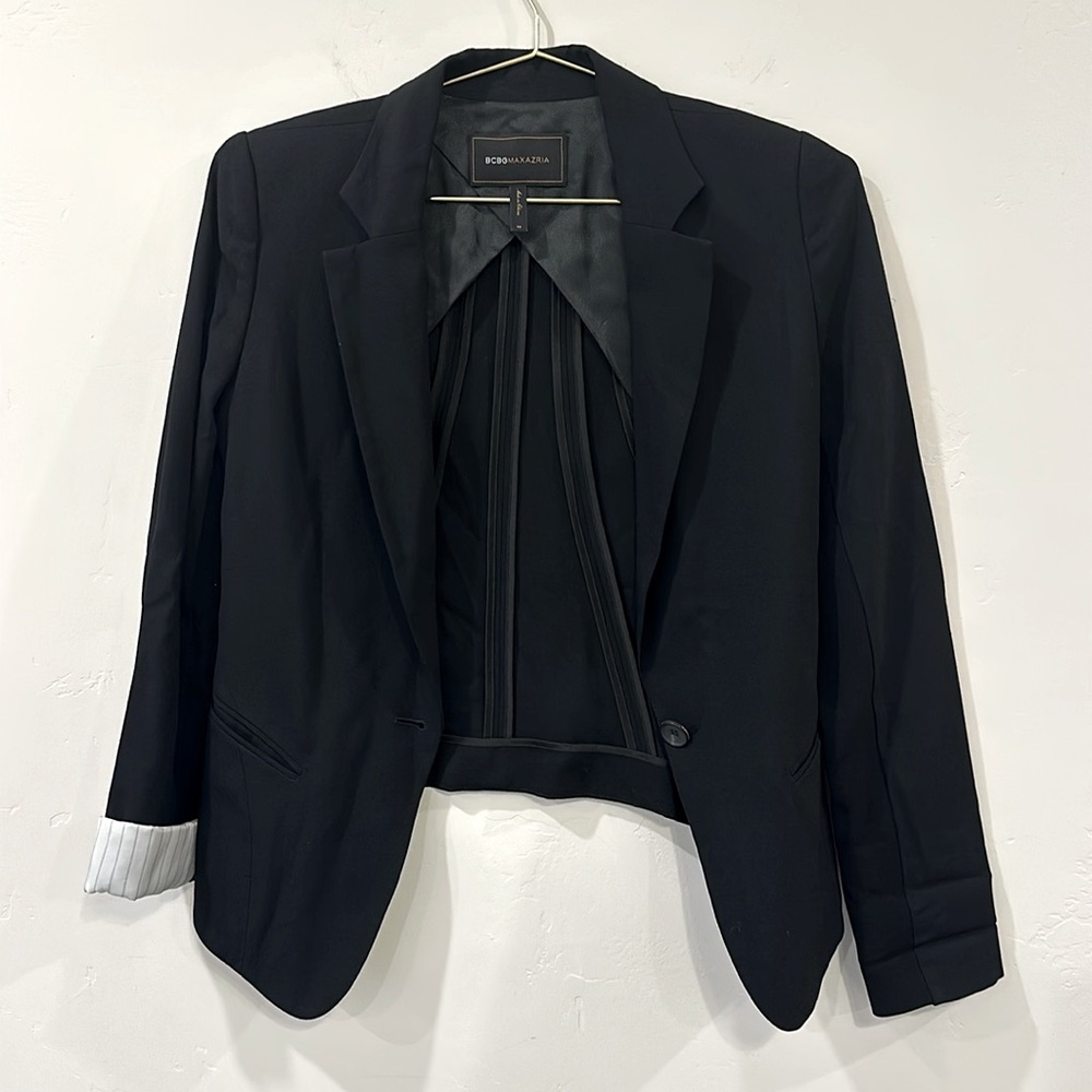Black bcbgmaxazria blazer with pinstripe sleeve interior